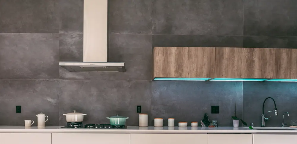 Cozinha de casa no Condomínio Villa di Siena, obra da F2D